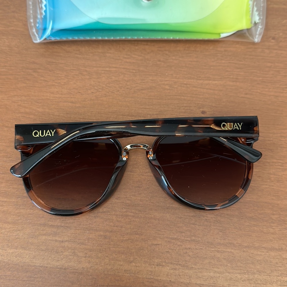 Brand new quay sunglasses